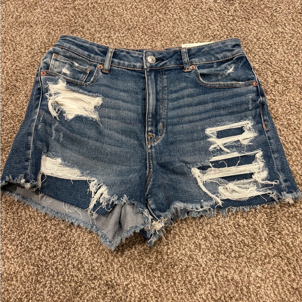 American Eagle distressed shorts, Mom short stretch high rise.